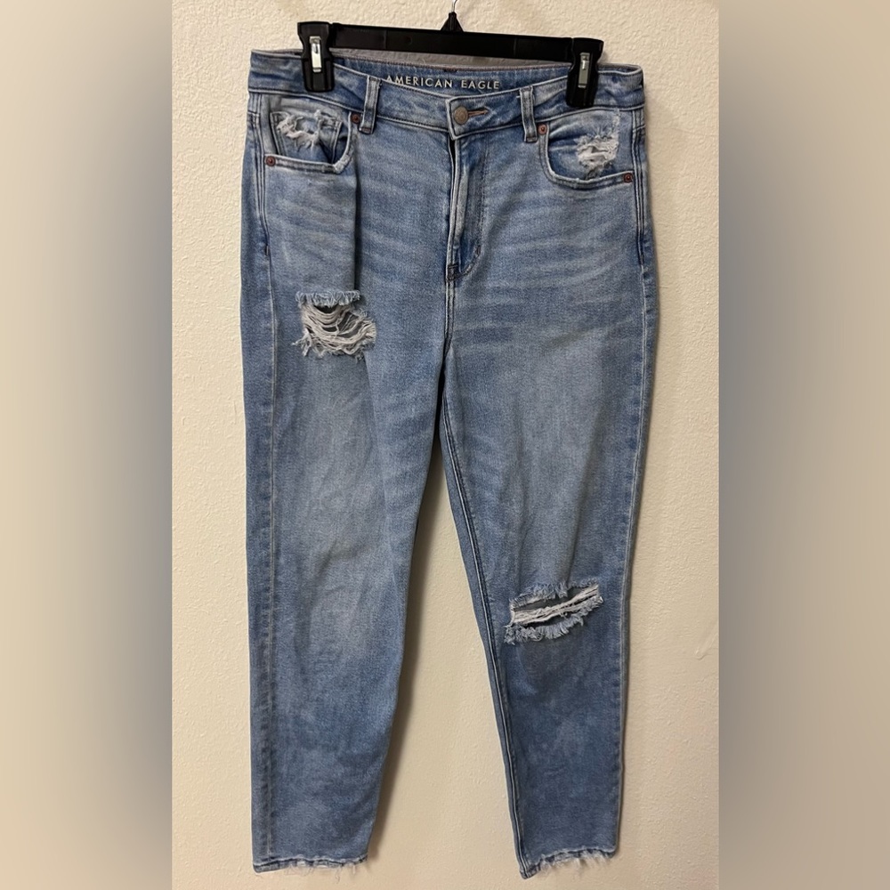 American Eagle Medium Wash Distressed Mom Jeans Women’s Size 8 Regular